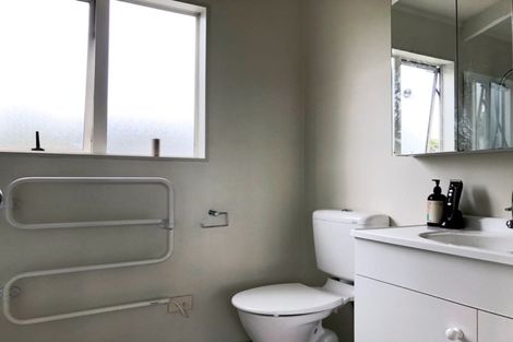 Photo of property in 19a Finlow Drive, Te Atatu South, Auckland, 0610