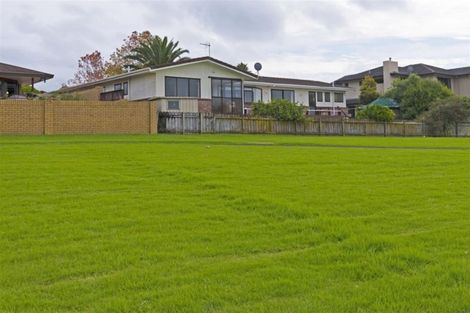 Photo of property in 3 Whiting Grove, West Harbour, Auckland, 0618