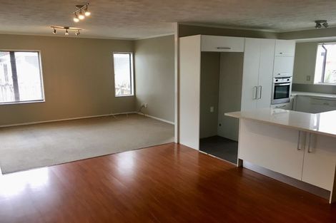 Photo of property in 2/44 Darren Crescent, Half Moon Bay, Auckland, 2012