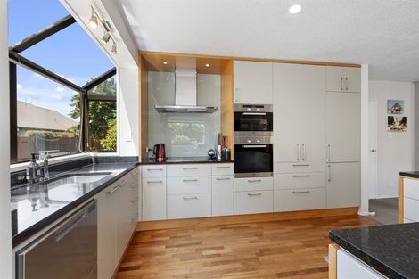 Photo of property in 21 Cricklewood Place, Avonhead, Christchurch, 8042