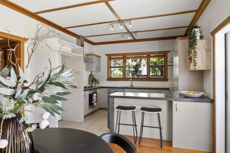 Photo of property in 32 Cutfield Road, New Plymouth, 4310