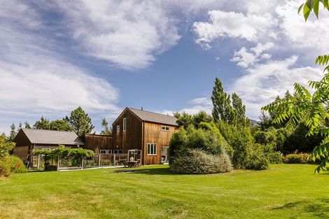 Photo of property in 2 Wineberry Lane, Wanaka, 9305