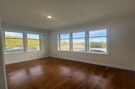 Photo of property in 479 Waitakere Road, Taupaki, Henderson, 0782