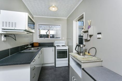Photo of property in 1/90 Lynwood Road, New Lynn, Auckland, 0600