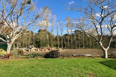 Photo of property in 74 Motu Road, Kumeu, 0891