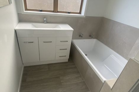 Photo of property in 2/31 Sandiacre Way, Browns Bay, Auckland, 0630