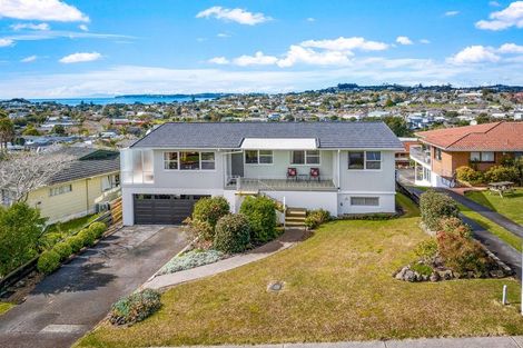 Photo of property in 10 Fairway Avenue, Red Beach, 0932