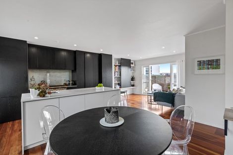 Photo of property in 1/74 College Road, Northcote, Auckland, 0627