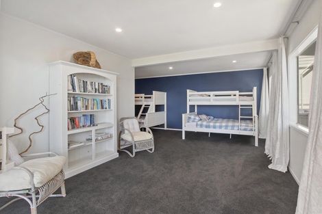 Photo of property in 16a Crispe Road, Clarks Beach, 2122