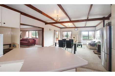 Photo of property in 1/52 Pupuke Road, Hillcrest, Auckland, 0627