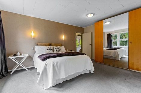 Photo of property in 10 Hobbs Road, Matakatia, Whangaparaoa, 0930