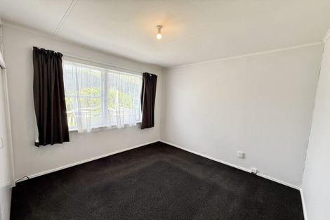 Photo of property in 17 Amundsen Grove, Stokes Valley, Lower Hutt, 5019