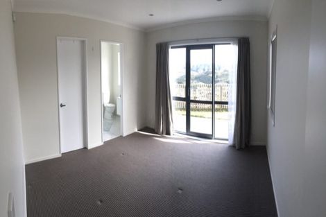 Photo of property in 20 Havana Rise, Grenada Village, Wellington, 6037