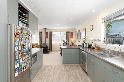 Photo of property in 6 Milne Place, Merrilands, New Plymouth, 4312