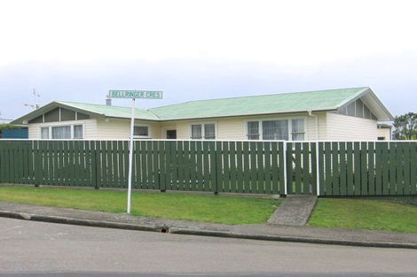 Photo of property in 38 Bellringer Crescent, Newlands, Wellington, 6037