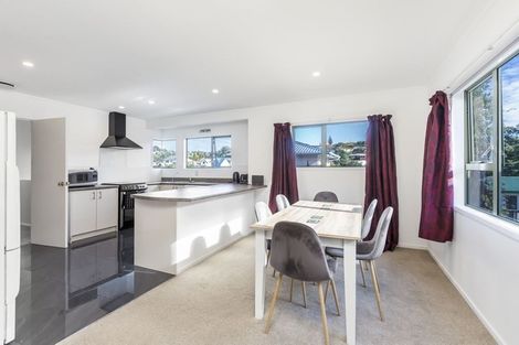 Photo of property in 2/287 Vipond Road, Stanmore Bay, Whangaparaoa, 0932