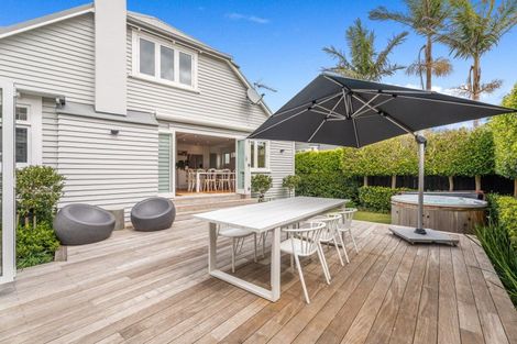 Photo of property in 9a North Avenue, Narrow Neck, Auckland, 0624