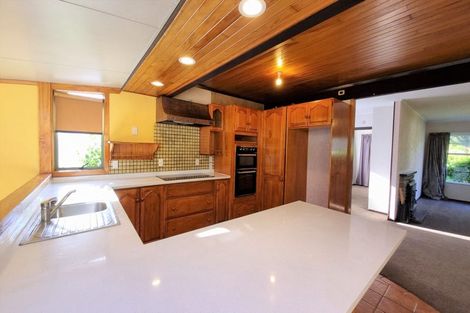 Photo of property in 62 Divich Avenue, Te Atatu South, Auckland, 0610