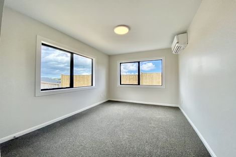 Photo of property in 25 Colliston Rise, Pinehill, Auckland, 0632