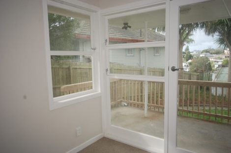 Photo of property in 100 Oakdale Road, Mount Roskill, Auckland, 1041