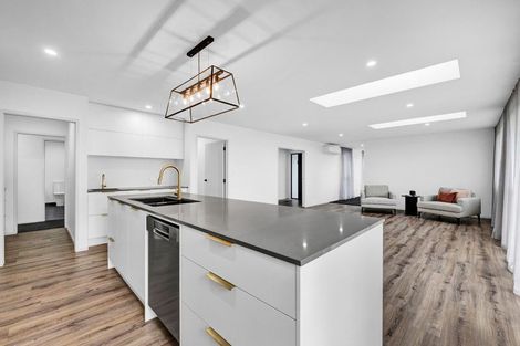 Photo of property in 74 Turuturu Road, Hawera, 4674