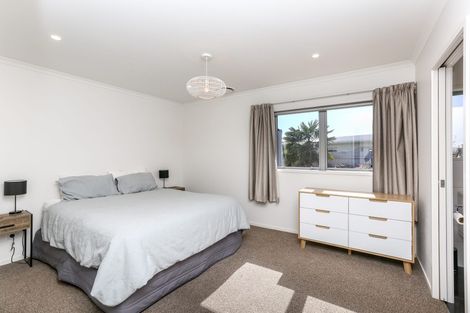 Photo of property in 2a Portland Drive, Highlands Park, New Plymouth, 4312
