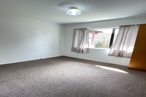 Photo of property in 58 Aviemore Drive, Highland Park, Auckland, 2010