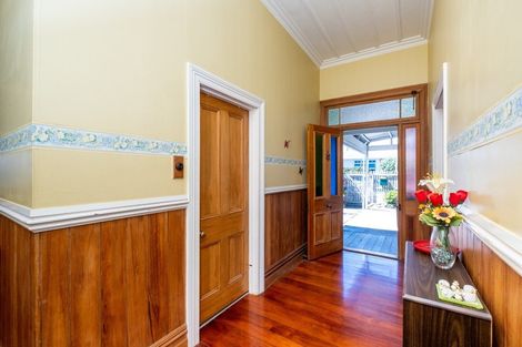 Photo of property in 27 Napier Terrace, Hospital Hill, Napier, 4110