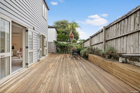 Photo of property in 2/24 Fields Parade, Oteha, Auckland, 0632