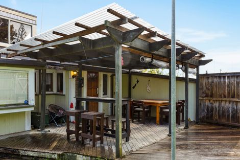 Photo of property in 130 Verran Road, Birkdale, Auckland, 0626