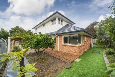 Photo of property in 1 Ayr Place, Hokowhitu, Palmerston North, 4410