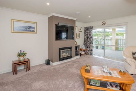 Photo of property in 2 Bridford Way, Paraparaumu, 5032