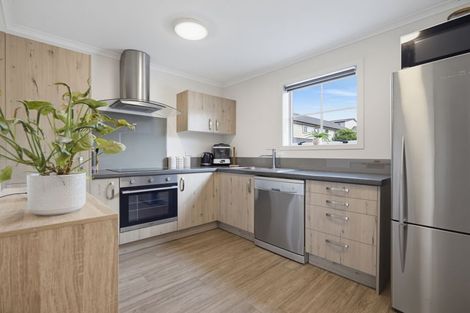 Photo of property in 27 Chiefs Court, Hamilton East, Hamilton, 3216