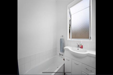 Photo of property in 2/41 Pah Road, Cockle Bay, Auckland, 2014