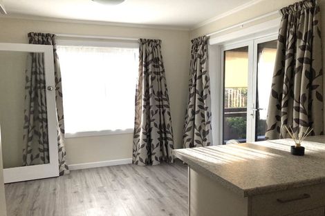 Photo of property in 14 Fairdene Avenue, Henderson, Auckland, 0610