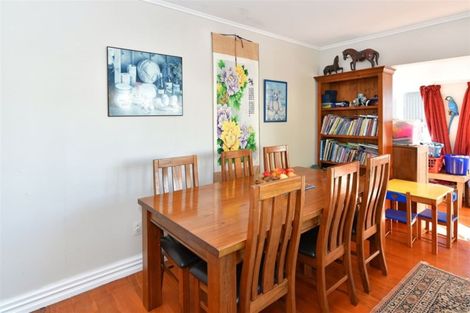 Photo of property in 47 Wade River Road, Stanmore Bay, Whangaparaoa, 0932