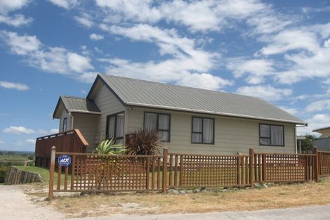 Photo of property in 124 Pukehina Parade, Pukehina, Te Puke, 3189