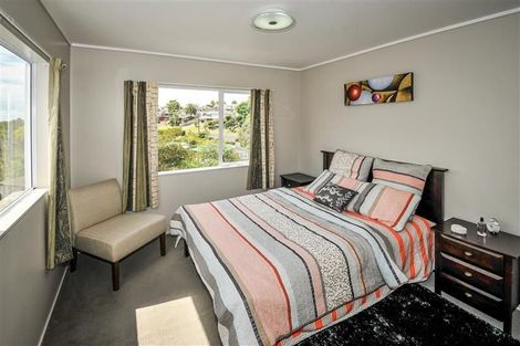Photo of property in 2/20 Hogans Road, Glenfield, Auckland, 0629