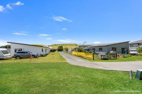 Photo of property in 13 Sunset Drive, Baylys Beach, 0377