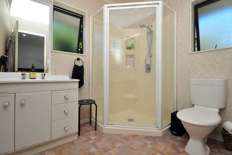 Photo of property in 6 Lothian Brae, Wattle Downs, Auckland, 2103