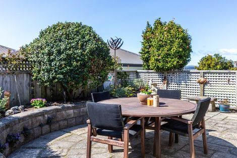 Photo of property in 27 Kinder Street, Acacia Bay, Taupo, 3330