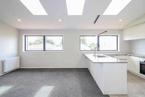 Photo of property in 4/7 Grays Road, Plimmerton, Porirua, 5026