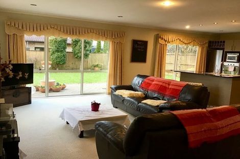 Photo of property in 14 Bridgefield Crescent, Flat Bush, Auckland, 2016