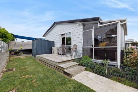 Photo of property in 2/5 Rainsford Street, Moturoa, New Plymouth, 4310