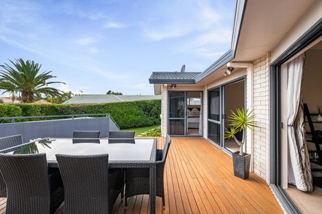 Photo of property in 72 Marina View Drive, West Harbour, Auckland, 0618