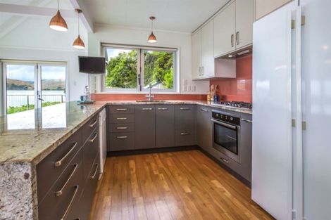 Photo of property in 10a Trevor Terrace, Paremata, Porirua, 5024