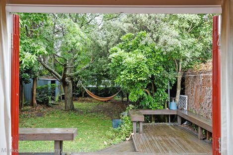 Photo of property in 3 Hereford Street, West End, Palmerston North, 4410