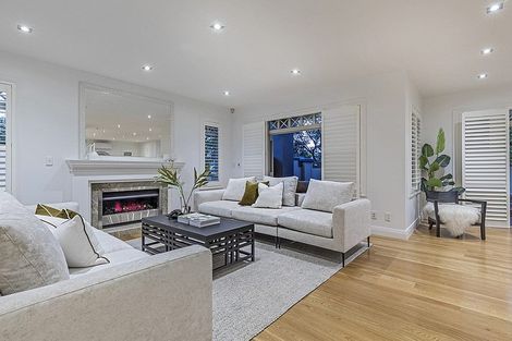 Photo of property in 270 Hurstmere Road, Takapuna, Auckland, 0622