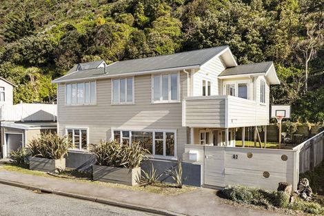 Photo of property in 82 Owhiro Bay Parade, Owhiro Bay, Wellington, 6023