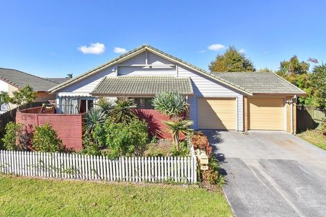 Photo of property in 99 Riverton Drive, Randwick Park, Auckland, 2105